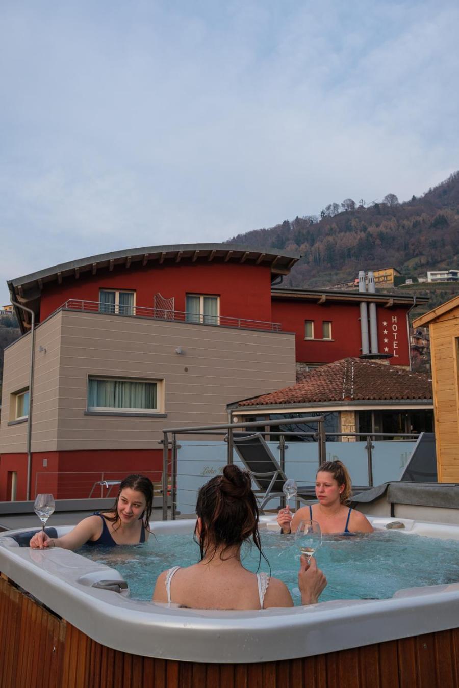 Lake Hotel La Pieve Пизонье Экстерьер фото